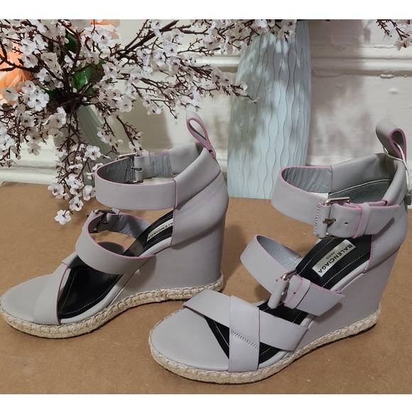 Authentic Balenciaga Sandals - Picture 4 of 14